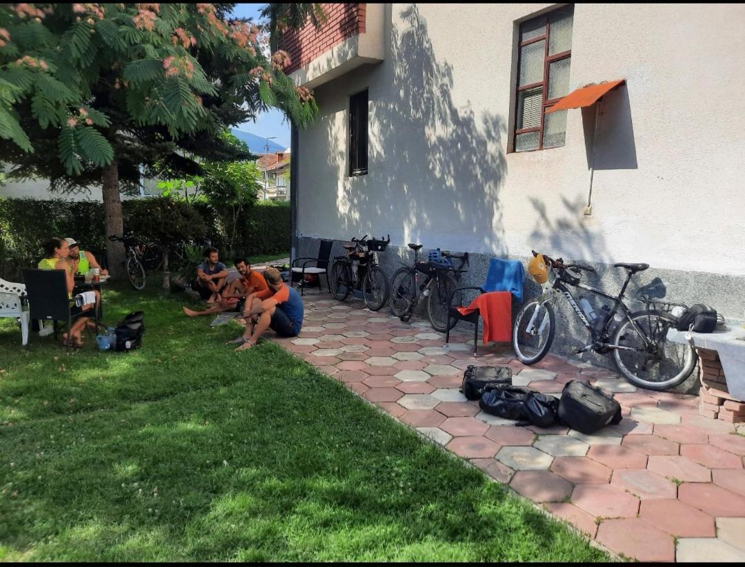 Bus Station Hostel Peć Exterior foto