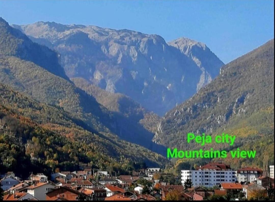 Bus Station Hostel Peć Exterior foto